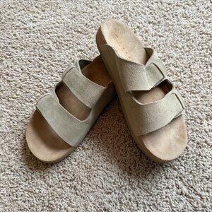 Reef Ojai Two Bar Suede Slide Sandals – Men’s Size 8 (Beige/Tan)